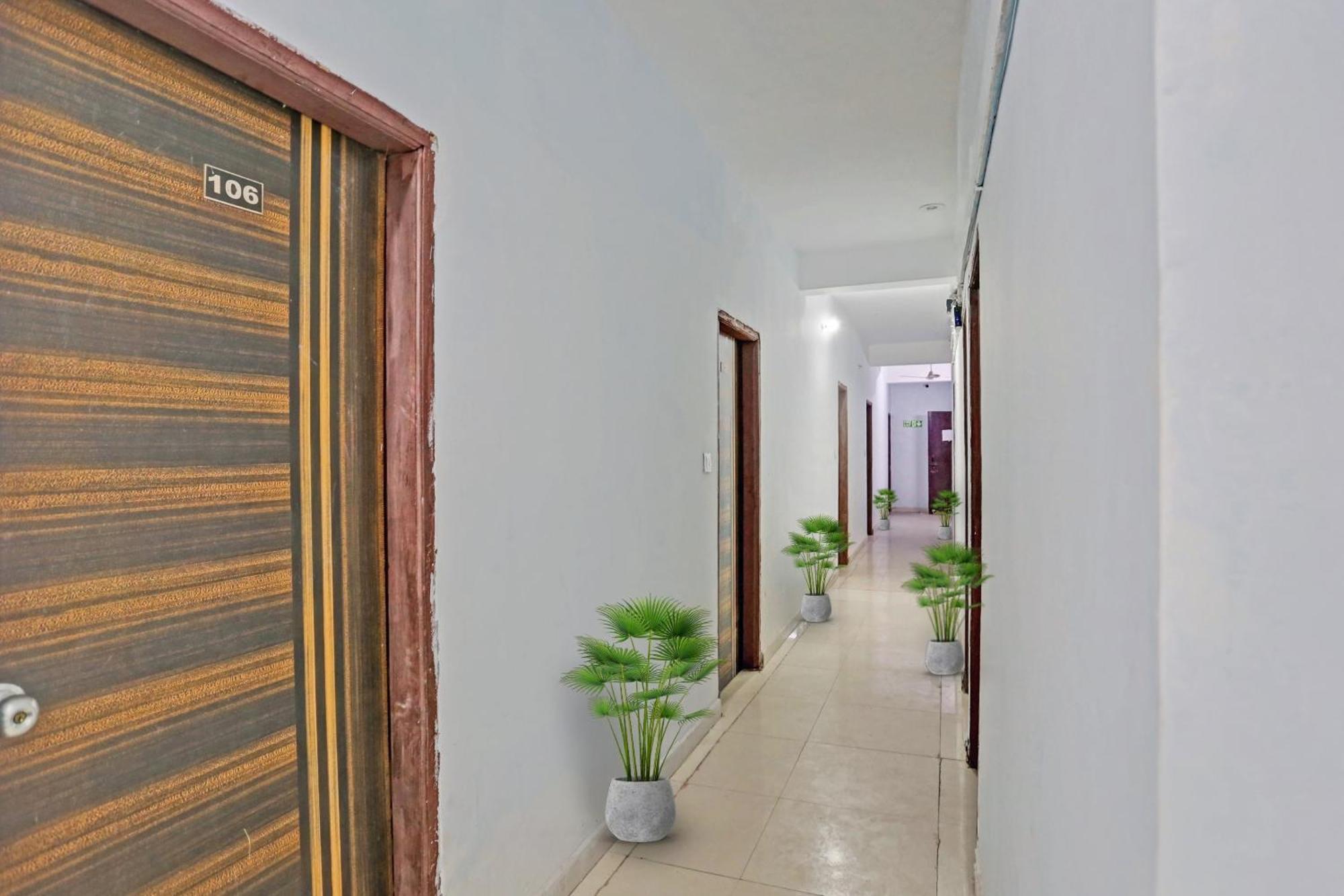 Hotel O Imperial Residency Near Dashrath Puri Metro Station 뉴델리 외부 사진