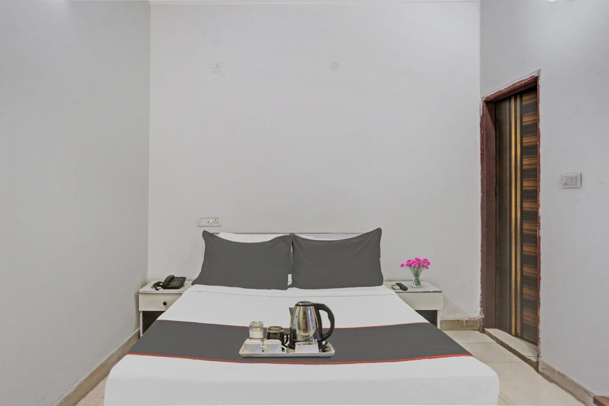 Hotel O Imperial Residency Near Dashrath Puri Metro Station 뉴델리 외부 사진