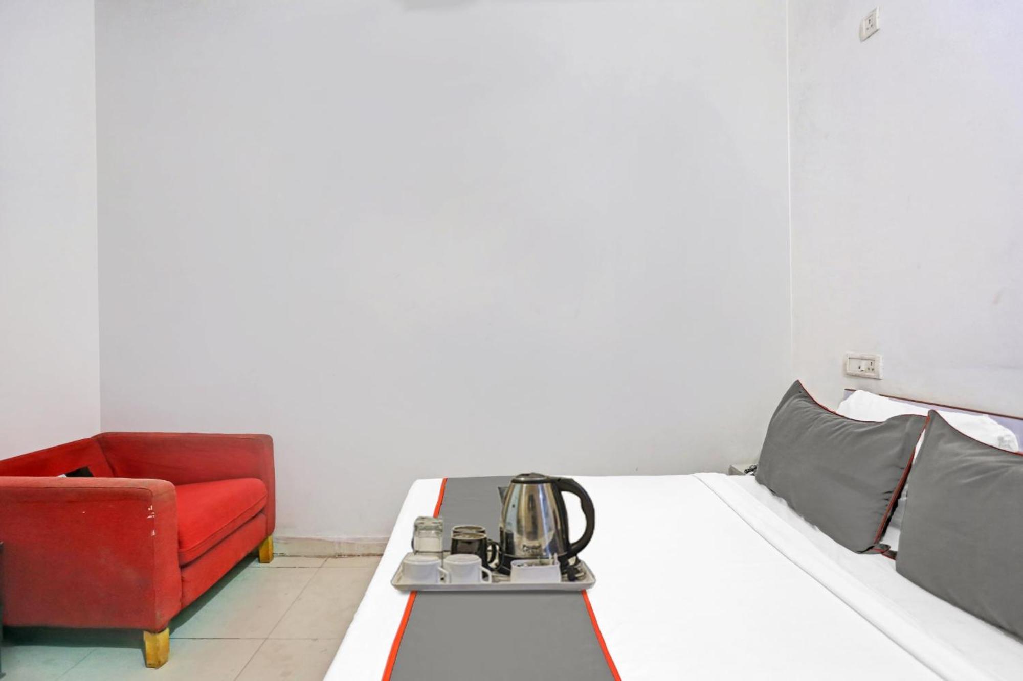 Hotel O Imperial Residency Near Dashrath Puri Metro Station 뉴델리 외부 사진