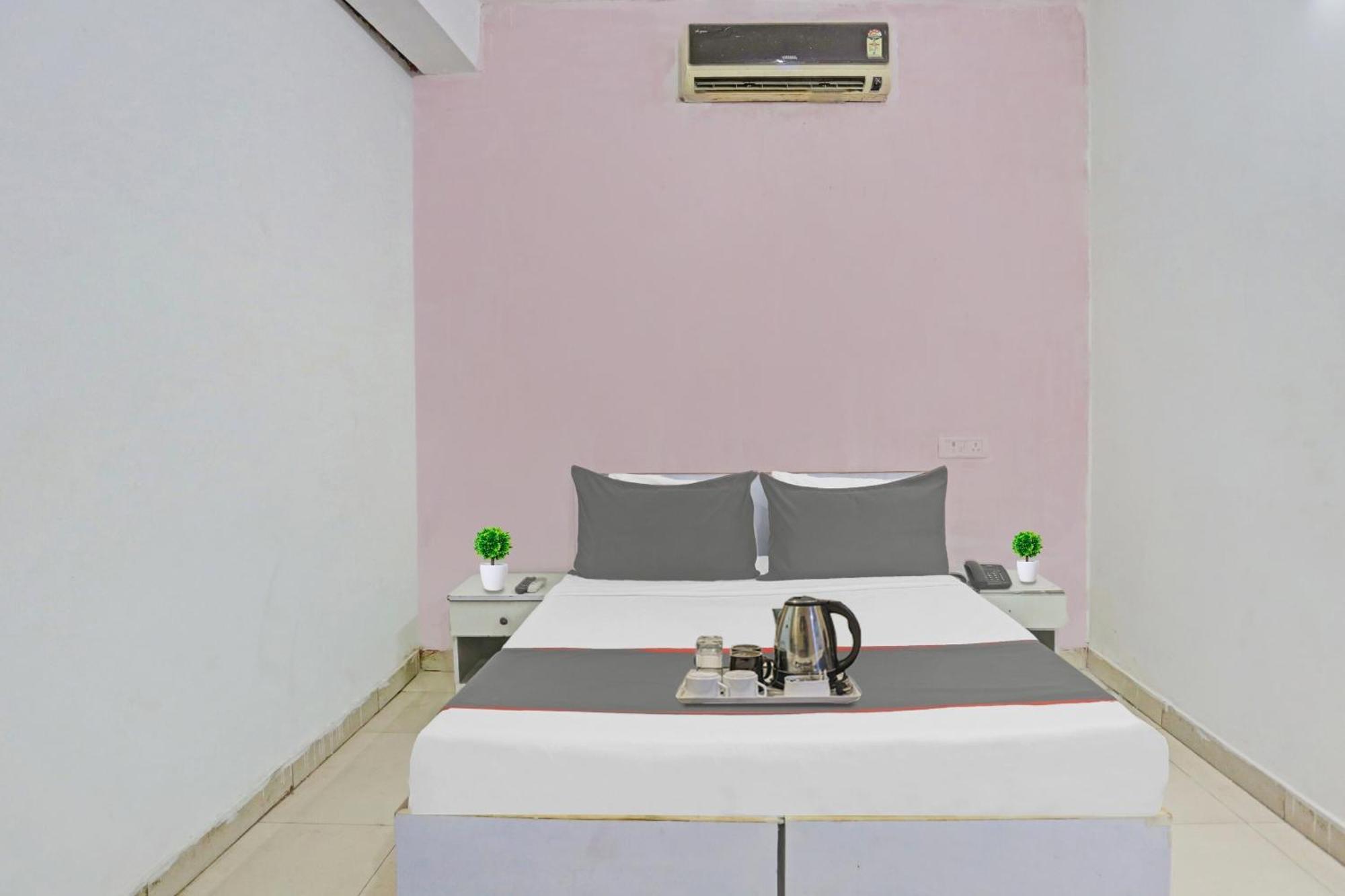 Hotel O Imperial Residency Near Dashrath Puri Metro Station 뉴델리 외부 사진