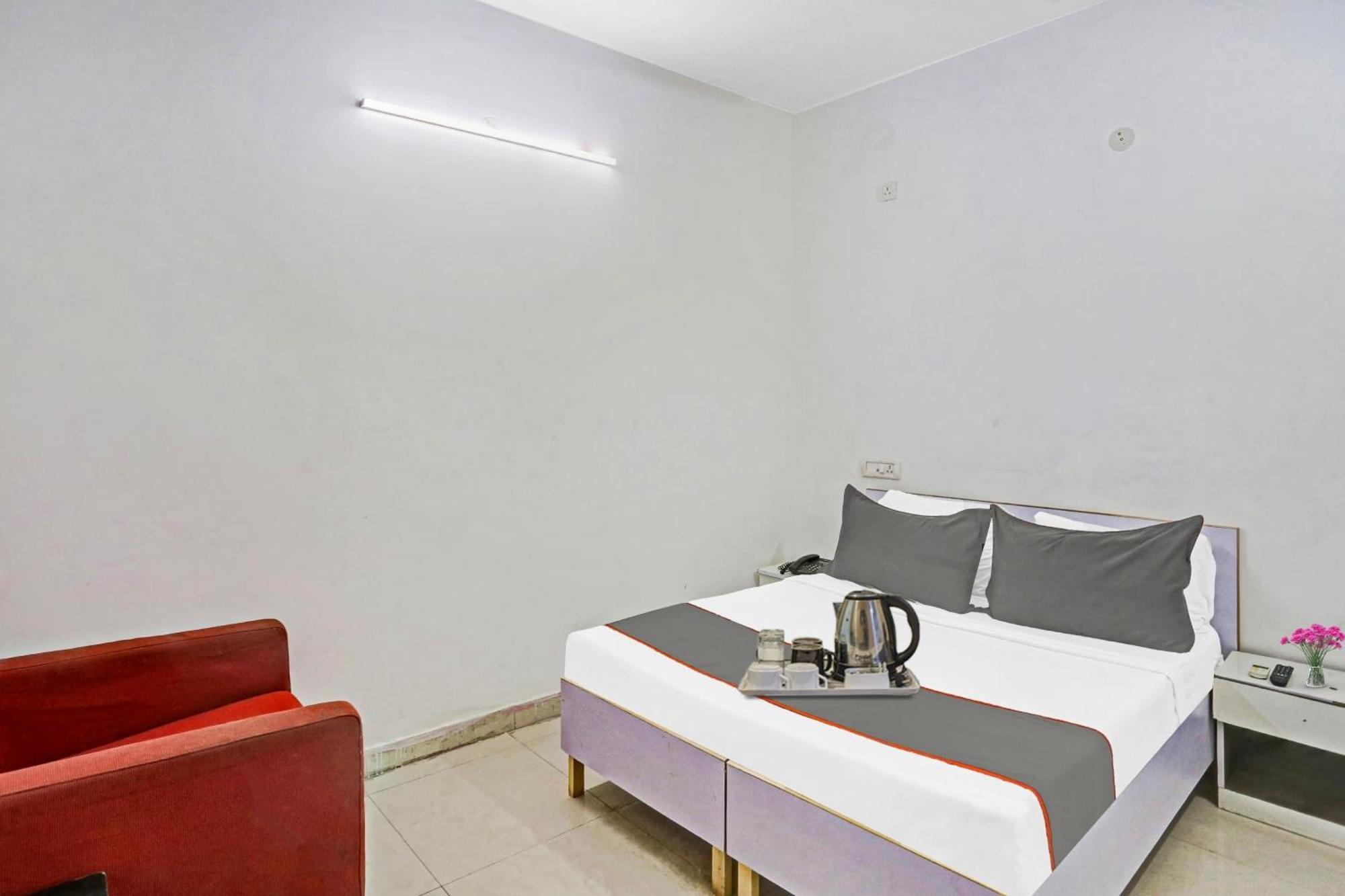 Hotel O Imperial Residency Near Dashrath Puri Metro Station 뉴델리 외부 사진