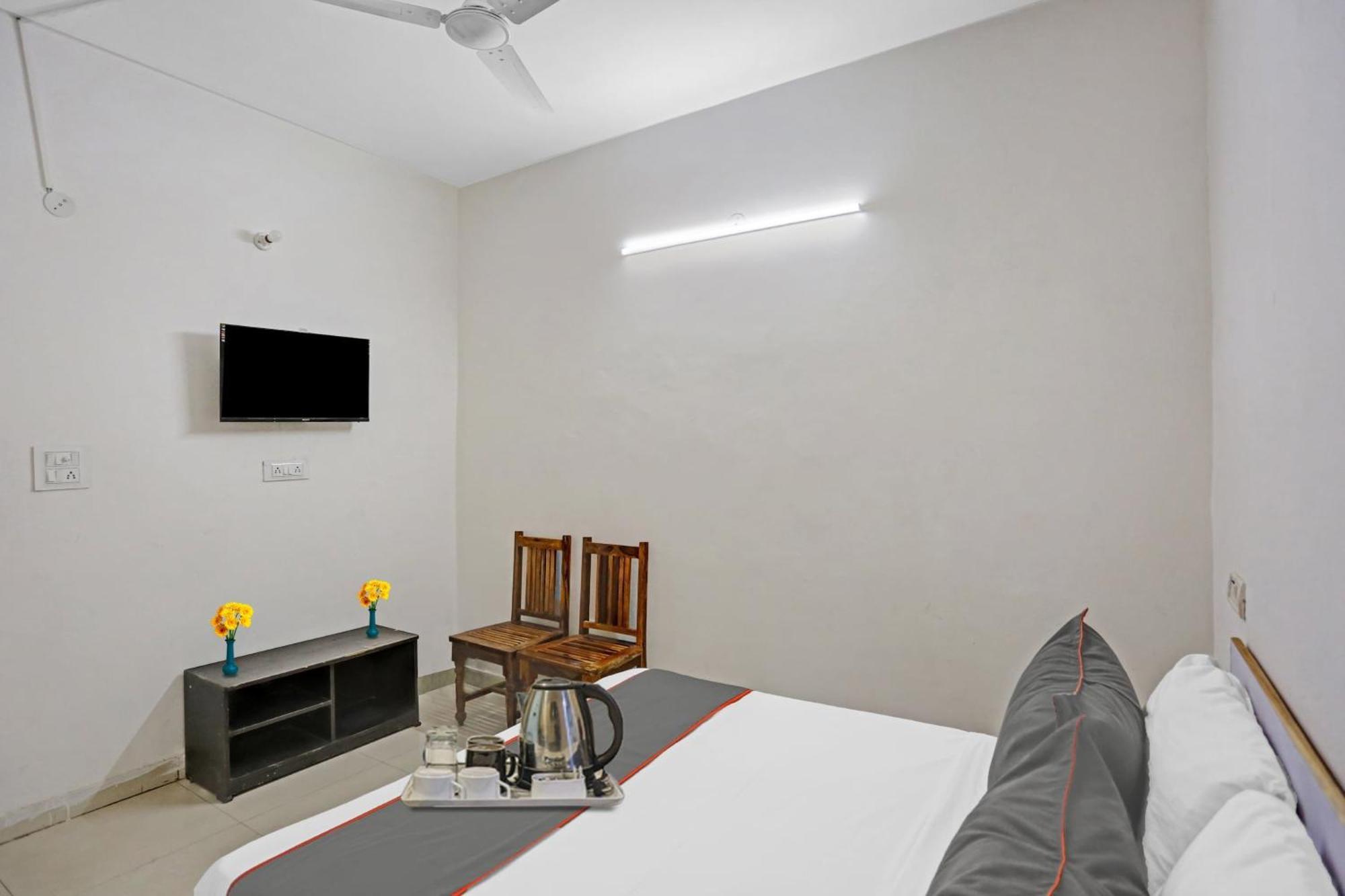 Hotel O Imperial Residency Near Dashrath Puri Metro Station 뉴델리 외부 사진