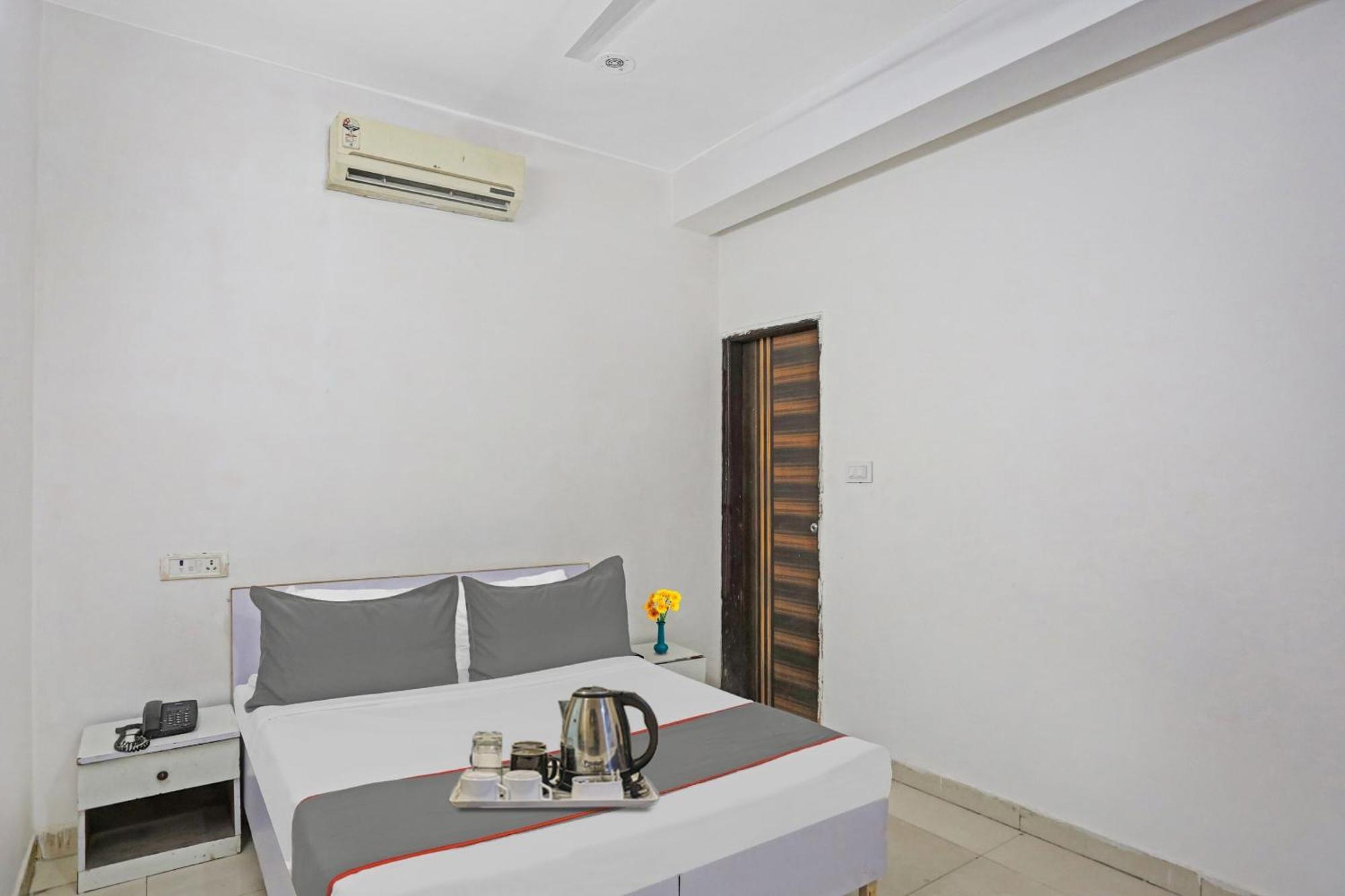 Hotel O Imperial Residency Near Dashrath Puri Metro Station 뉴델리 외부 사진